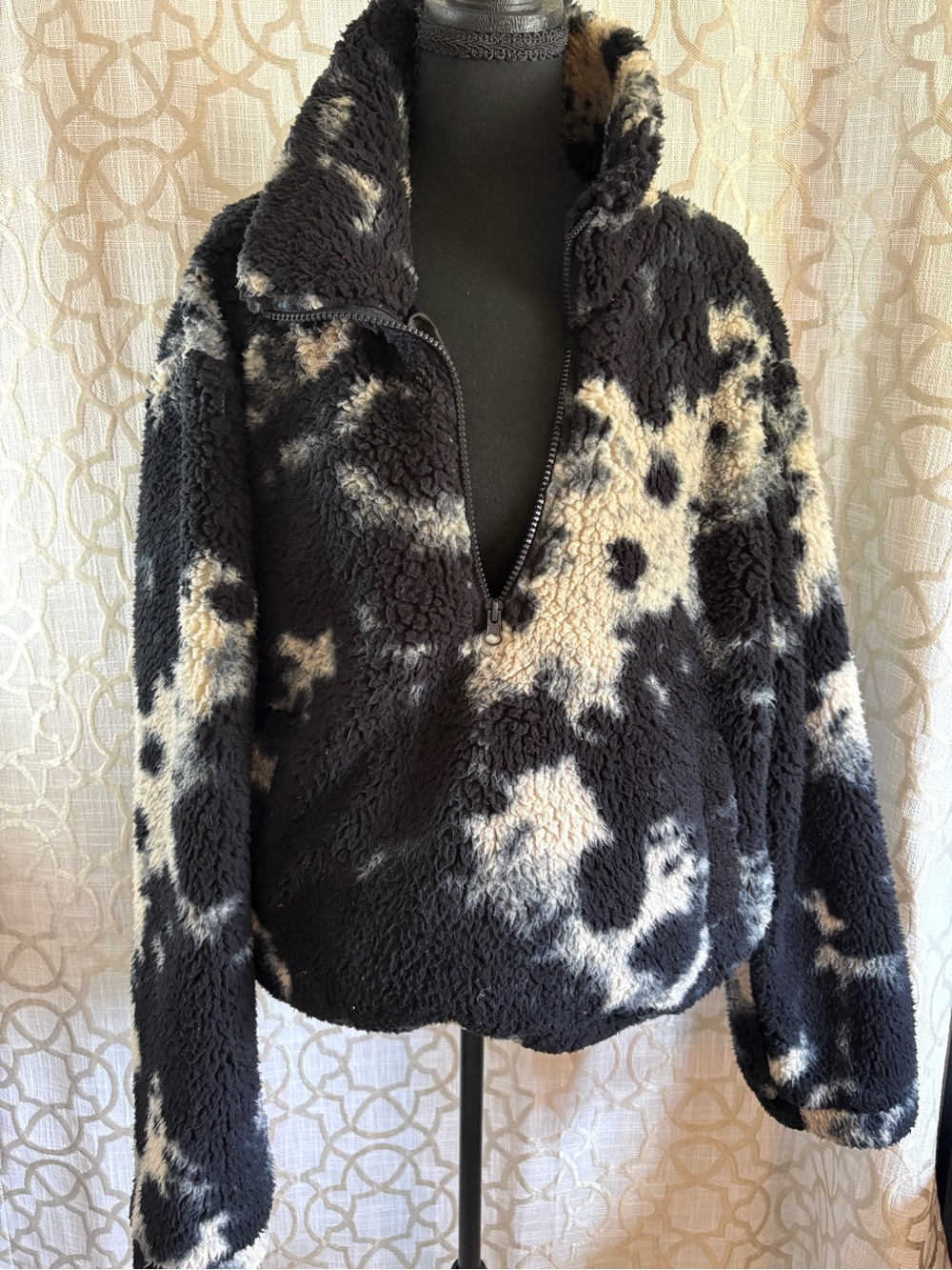 Cozy Sherpa Half-Zip Pullover - Black & Cream